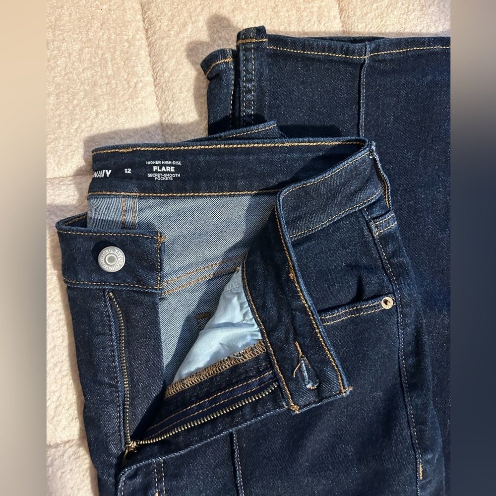 Old Navy higher high rise pin tuck flare jeans, size 12